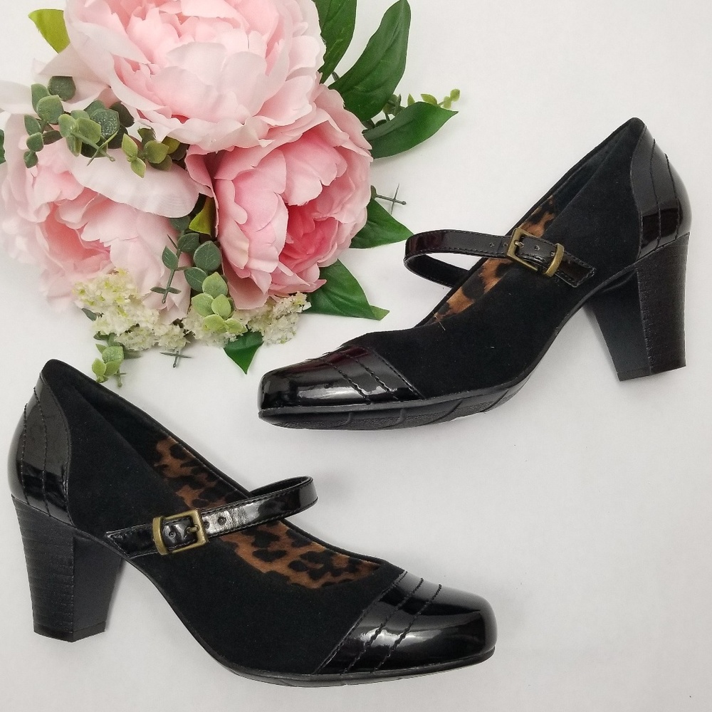 Clark's Black Leather Mary Jane Pumps
